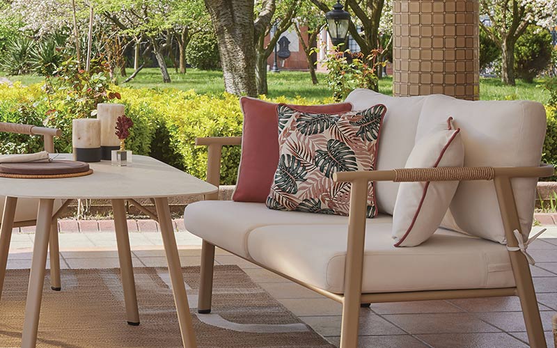 Choosing the Right Colors for Decorating Outdoor Spaces: Creating Cohesive Looks with Outdoor Furniture