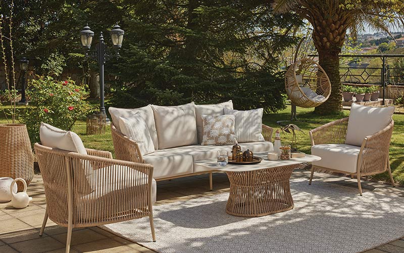 Decorating Inviting Relaxation Zones Outdoors