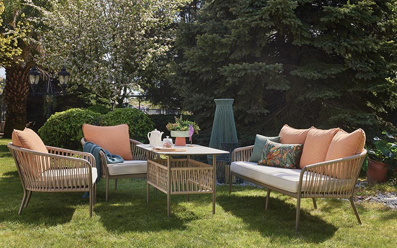 Bahçeniz İçin Renk Seçimi: Bahçe Mobilyalarında Uyumlu Kombinasyonlar