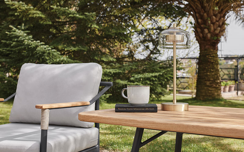 Bahçenizi Baştan Yaratın: Modern ve Dayanıklı Mobilya Trendleri